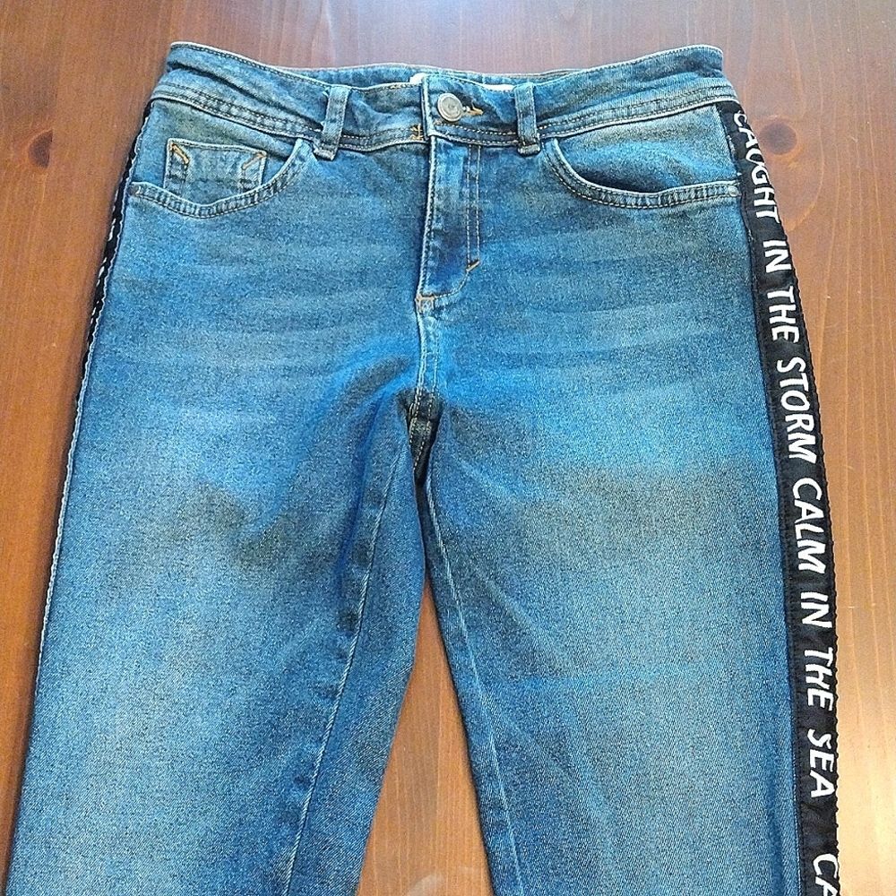 ZARA BASIC Z1975 DENIM , Size 04, blue jeans strips caught in the storm calm..